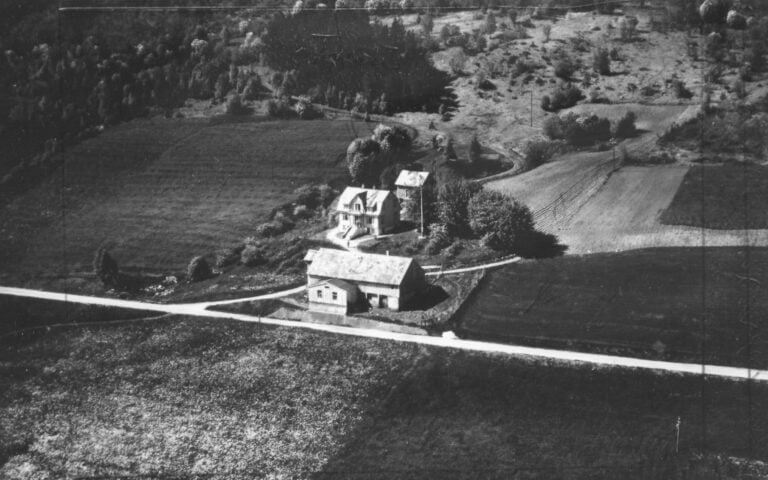 Bilder frå 1954 – Gardsnummer 35 – 43