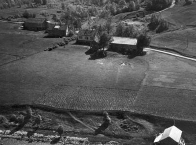 Bilder frå 1954 – Gardsnummer 44 – 57 17
